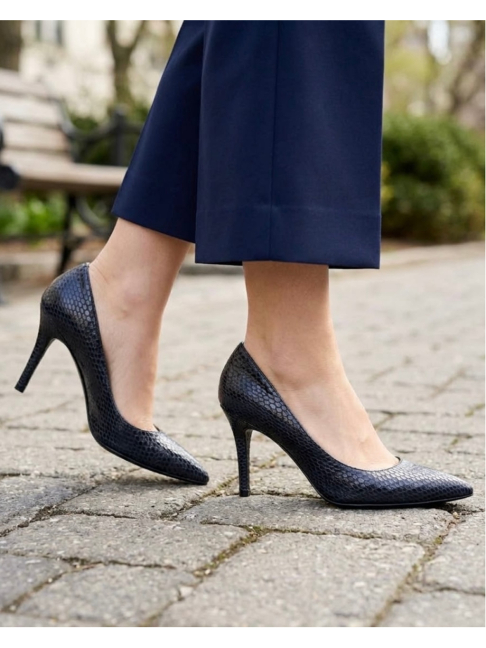 Stuart Weitzman Black Snakeskin Embossed Pointed Toe Heels
